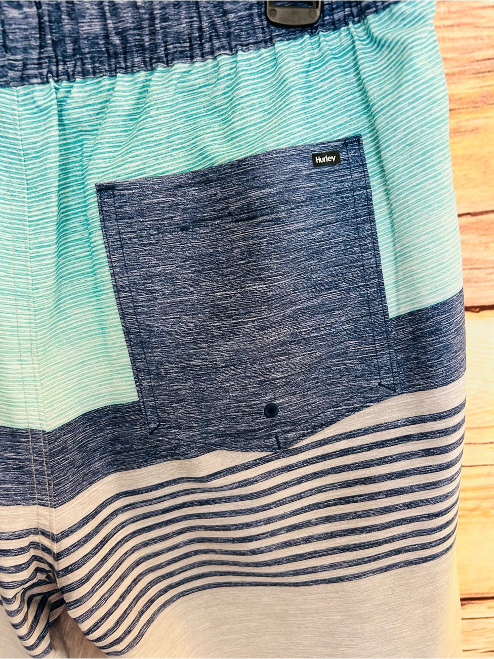 Hurley Men’s Multicolor Striped Logo Regular Fit Swim Shorts Size L NWT - Picture 8 of 10